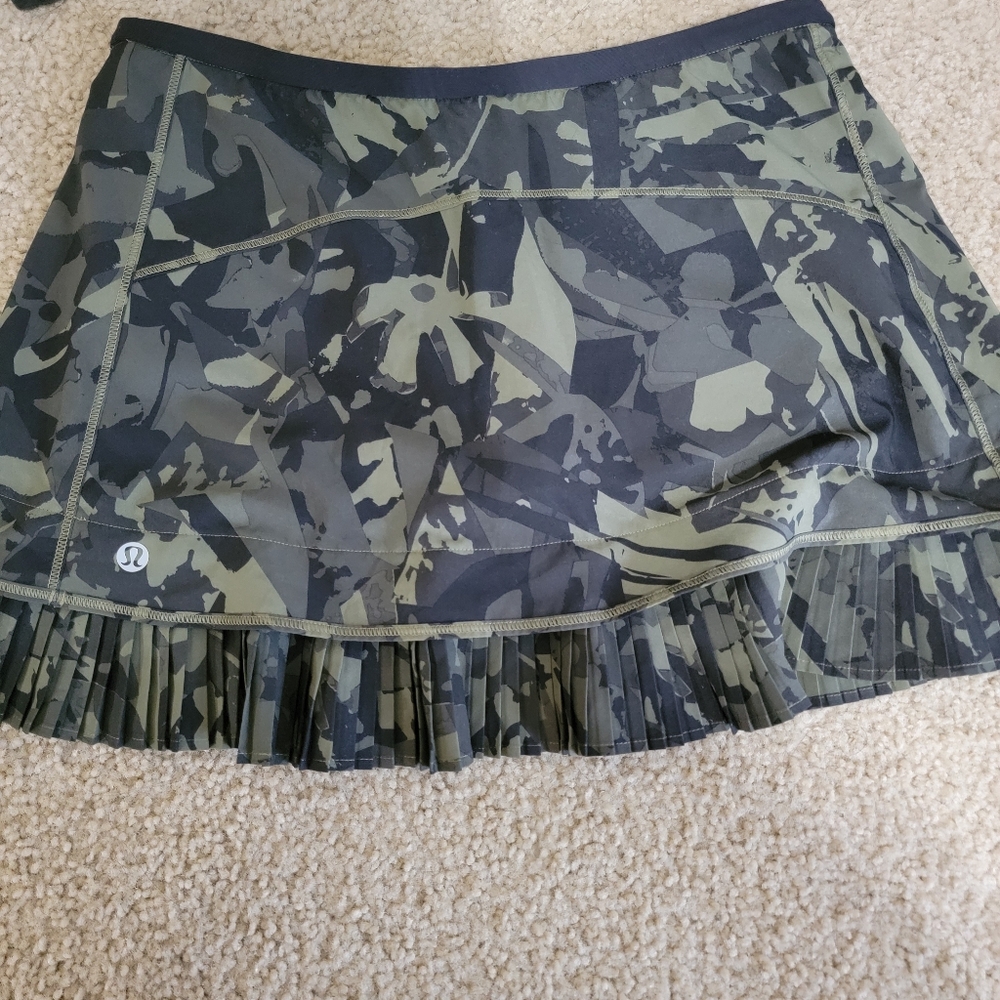 Lululemon Army Camo Print Pleat Ruffle mini skirt